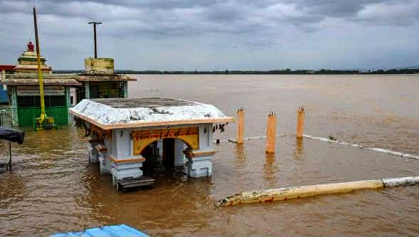 భద్రాచలం వద్ద తగ్గిన గోదావరి వరద