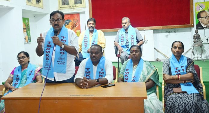 మత్స్య సొసైటీ ఖాతాల్లో నగదు జమ చేయాలి