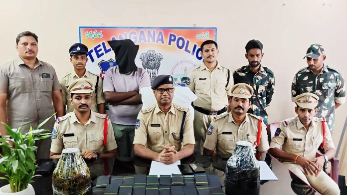 నల్ల కాగితాలతో రూ.13 లక్షల టోకరా