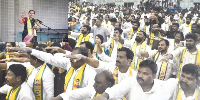 బస్తీలో కుస్తీ ఢిల్లీలో దోస్తీ