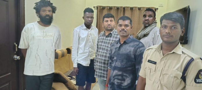ప్రమాదవశాత్తు హుస్సేన్ సాగర్లో పడిన విదేశీయుడు
