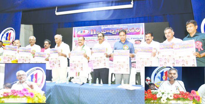ప్రశ్నించడమే ప్రజాస్వామ్యం