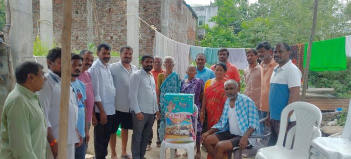 విషాదంలో ఉన్న కుటుంబానికి అండగా నిలిచిన కౌన్సిలర్ పూర్ణాచారి