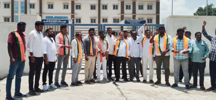100 పడకల ఏరియా ఆస్పత్రిని వెంటనే ప్రారంభించాలి
