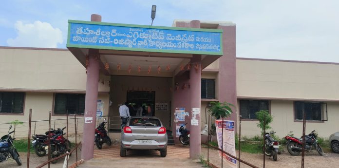 కోర్టు వివాద భూములకూ మ్యూటేషన్లా..! ?