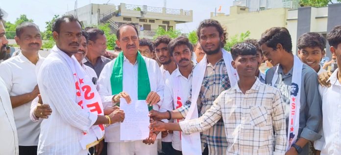 SFI leaders submit representation to MLA Revuri