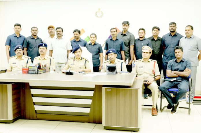 అంతర్రాష్ట్ర డ్రగ్స్ ముఠా గుట్టు రట్టు