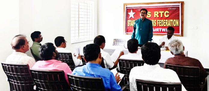 ఐక్యంగా ఉందాం..ఉద్యోగ భద్రత సాధిద్దాం