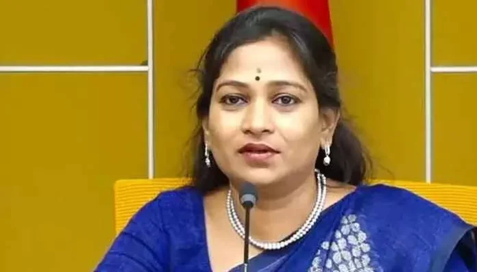 డ్రోన్ బ్యాటరీ తగిలి హోం మంత్రి అనితకు స్వల్పగాయం