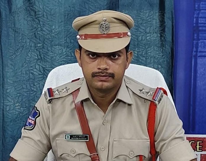 అనుమానిత వ్యక్తుల సంచారంపై అప్రమత్తంగా ఉండాలి: ఎస్సై