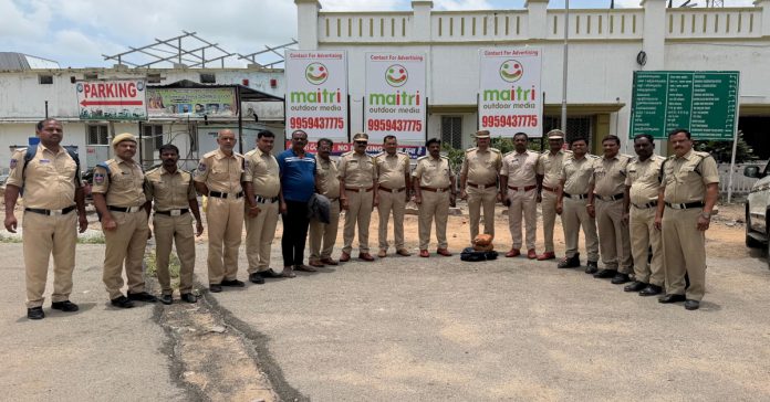 నాగవల్లి ఎక్స్ప్రెస్లో 6 కిలోల ఎండు గంజాయి పట్టివేత