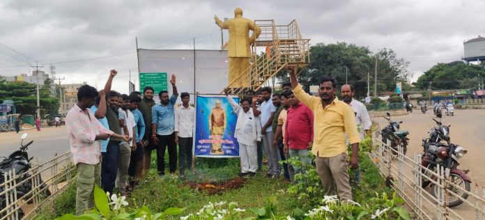 ఒకపక్క నిర్మాణం..మరోపక్క ఆవిష్కరణలు..
