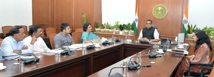 పంటల మార్పిడిపై ప్రజలను చైతన్యం చేయాలి