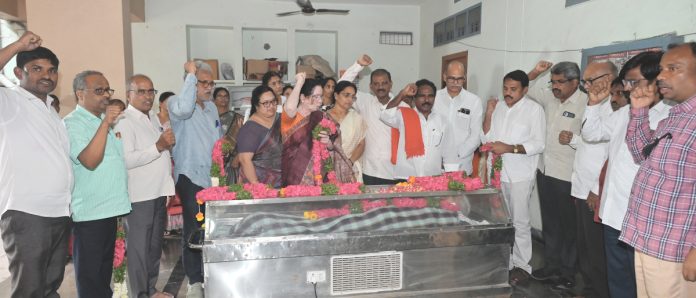 యూటీఎఫ్ రాష్ట్ర అధ్యక్షులు చావ రవికి మాతృ వియోగం