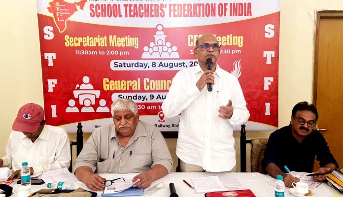 టెట్ తప్పనిసరి నిబంధన సరికాదు