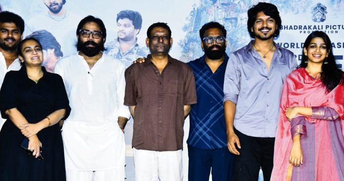 ఆద్యంతం నవ్వుతూనే ఉంటారు
