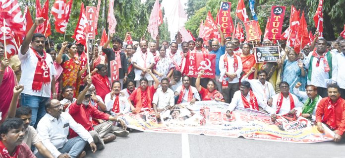 10 లక్షల మంది అరెస్ట్