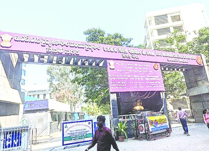 ఈఎస్ఐల్లో సీఏపీడీ కిట్ల కొరత