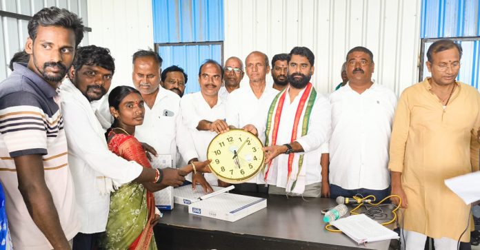 Distribution of wall clocks to Indiramma beneficiaries
