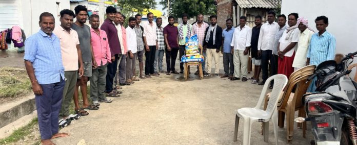 మృతుని కుటుంబాన్ని పరామర్శించిన పండు ఫౌండేషన్