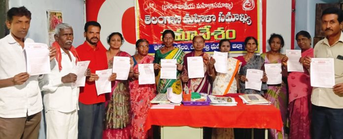 Unveiling of pamphlets for the 4th District Conference of the National Federation of Indian Women.