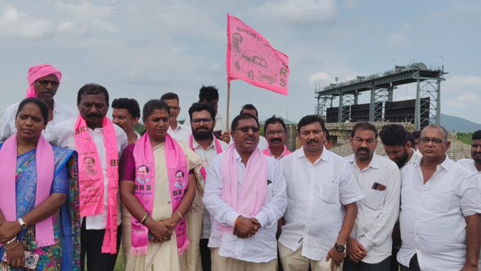 కాంగ్రెస్ వచ్చింది – ప్రాజెక్టు కొట్టుకుపోయింది
