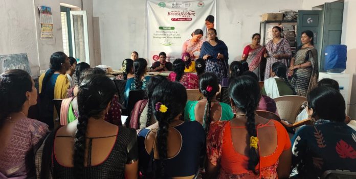నవజాత శిశువుకు పుట్టిన గంటలోపు తల్లిపాలు పట్టాలి