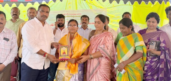 విద్యార్థులను భావిభారత పౌరులుగా తీర్చిదిద్దాలి