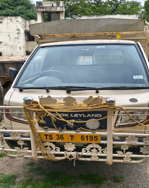 అక్రమ ఇసుక వాహనం పట్టివేత