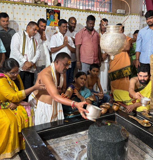 మరకత లింగ సోమేశ్వరుని సేవలో ప్రభుత్వ విప్ బీర్ల
