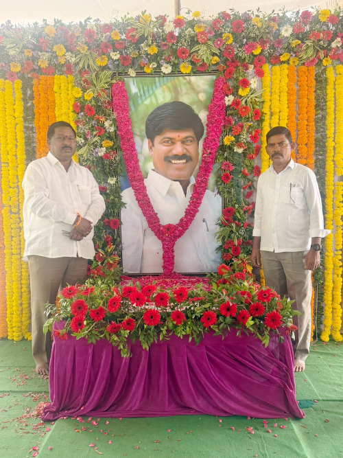 పెద్ది సుదర్శన్ రెడ్డికి నివాళులర్పించిన మాజీ ఎమ్మెల్యే తాటి