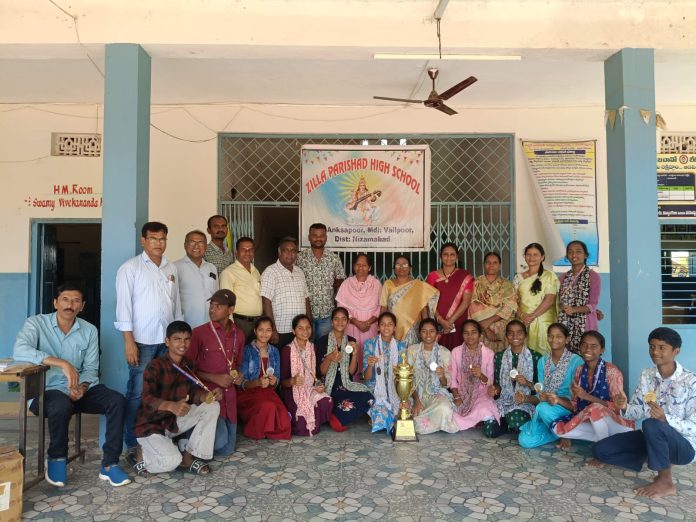 జాతీయస్థాయిలో బహుమతులు సాధించిన విద్యార్థులు
