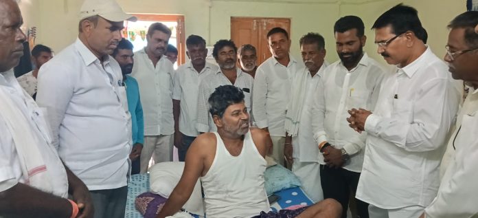 బీఆర్ఎస్ సీనియర్ నాయకుడు కస్న నాయక్కు మాజీ మంత్రి పరామర్శ