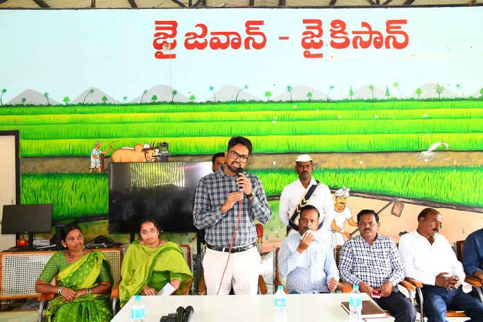ఆలోచించి ఆరుతడి, పామాయిల్ పంటలు సాగు చేసుకోవాలి
