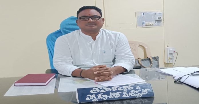స్మార్ట్ రేషన్ కార్డుల పంపిణీ