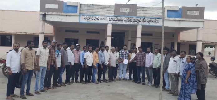 ఉపాధ్యాయుల సమస్యలను వెంటనే పరిష్కరించాలి