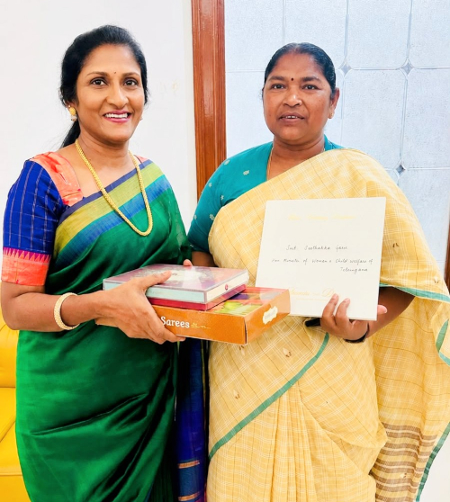 మంత్రి సీతక్కను కలిసిన జుక్కల్ ఎమ్మెల్యే సతీమణి