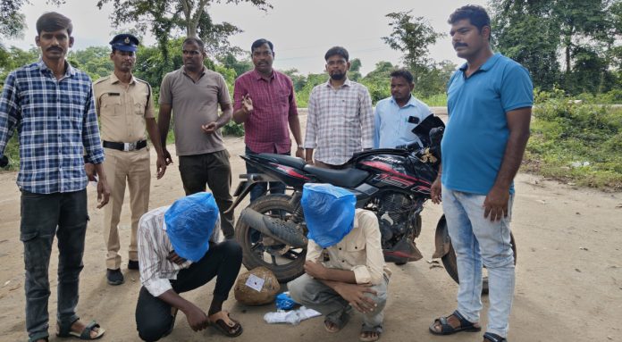 గంజాయి రవాణా చేస్తున్న ఇద్దరు యువకులు అరెస్ట్