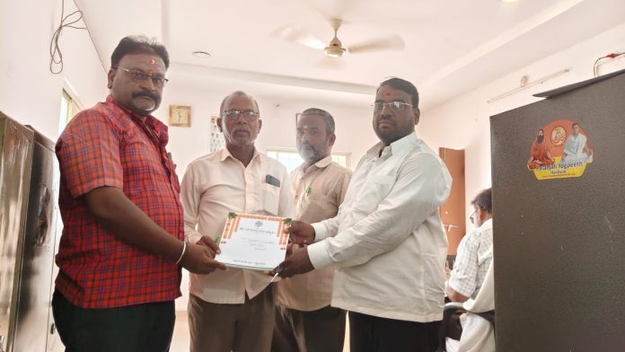 ప్రెస్ క్లబ్ అధ్యక్షునికి ఎమ్మెల్యే కుమార్తె పెండ్లిపత్రిక అందజేత