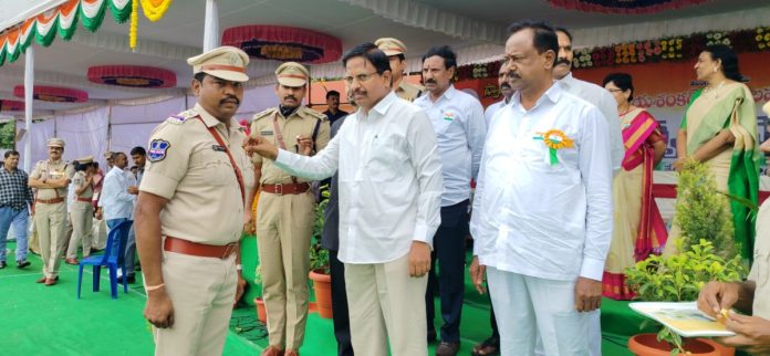 కొయ్యుర్ ఎస్ఐకి ఉత్తమ అవార్డు