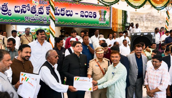 ఉత్తమ ఉద్యోగులకు ప్రశంసా పత్రాలు అందజేత