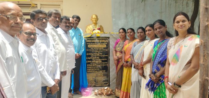 Unveiling of the Mahatma Gandhi statue