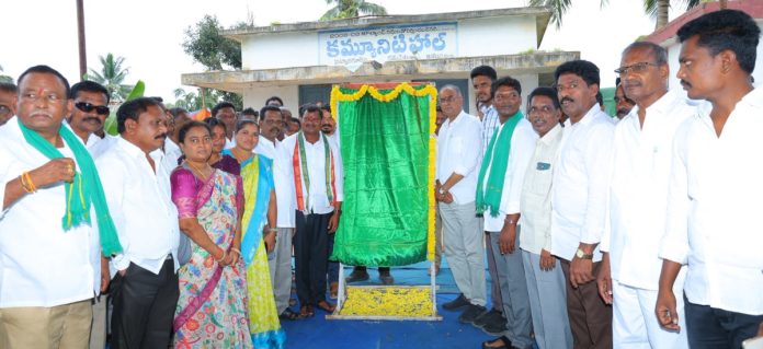 పట్వారిగూడెంలో అభివృద్ధి పనులకు శంకుస్థాపన