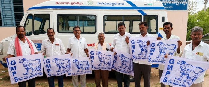 ఉత్సవ విగ్రహాలుగా సంచార పశువైద్యశాల వాహనాలు