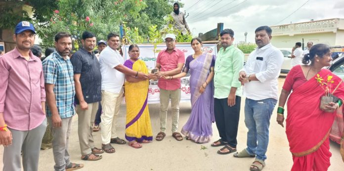 మొక్కలను నాటి వాటిని సంరక్షించాలి