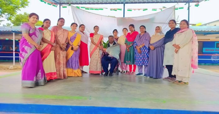 మెరిట్ విద్యార్థులకు ప్రతిభా పురస్కారాలు