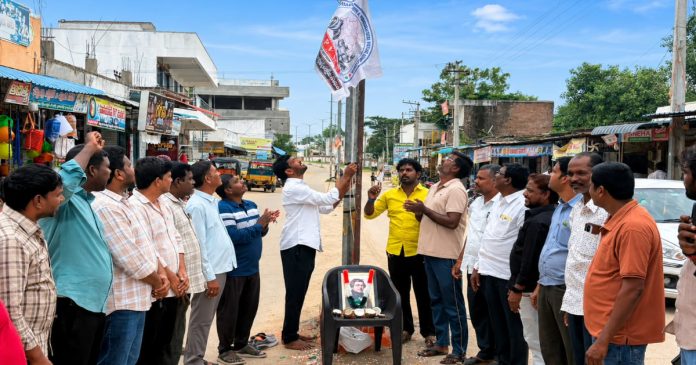 క్లిక్తో చరిత్రను బంధించే శిల్పులు ఫోటోగ్రాఫర్లు