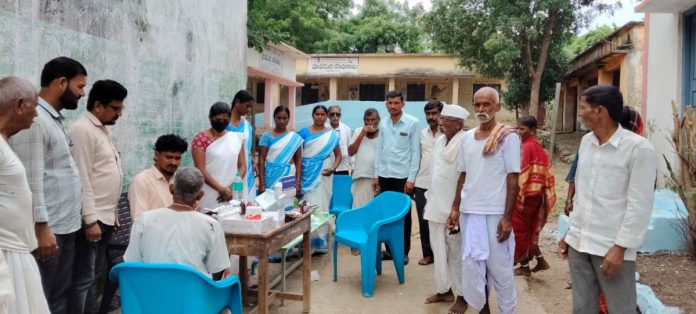 మాదాపూర్ లో ఉచిత వైద్య శిబిరం