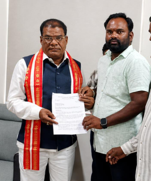 వాటర్ ప్లాంట్ కాంట్రాక్టర్పై ఎస్సీ, ఎస్టీ అట్రాసిటీ కేసు నమోదు చేయాలి
