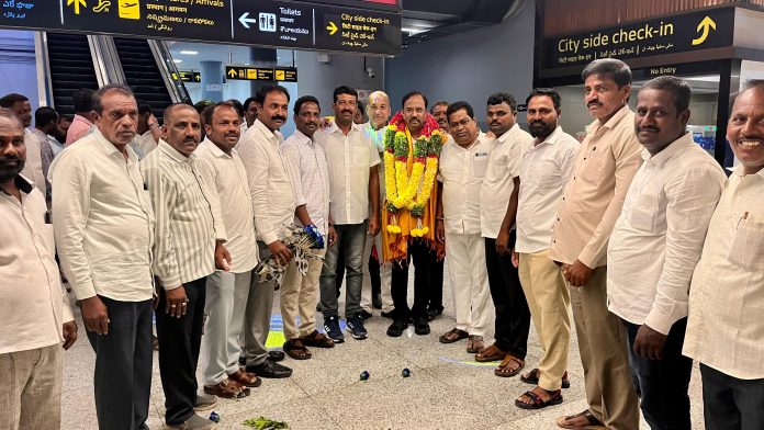 అమెరికా పర్యటన ముగించుకుని స్వదేశానికి చేరుకున్న విద్యాదాత సుభాష్రెడ్డి
